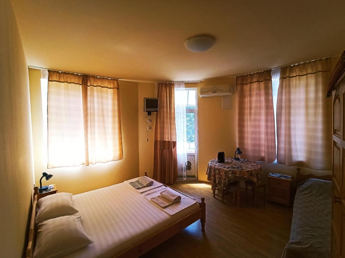 Pink Guest House Obzor Extérieur photo